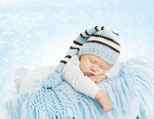 Fototapeta na wymiar Baby New Born Hat Costume, Newborn Kid Sleeping on Blue blanket