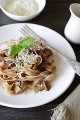 Pasta with mushrooms and cheese