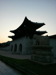 Fototapeta premium 일몰의 광화문