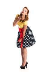 Pin up Mädchen gibt einen Luftkuss