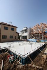 木造2階建て住宅の建築現場　イメージ　基礎工事