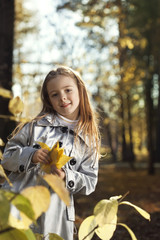 Fototapeta na wymiar happy girl in leaves autumn
