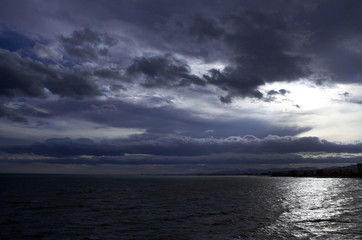 Nubarrones sobre la costa