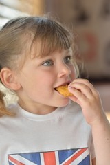 manger des croquettes 