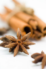 Cnnamon sticks with anise star