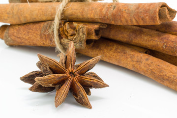 Cnnamon sticks with anise star