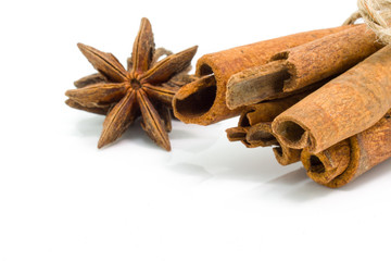 Obraz na płótnie Canvas Cinnamon sticks with anise star