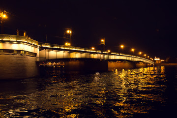 Fototapeta na wymiar Bridge across the Neva River.
