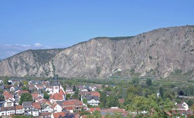 Fototapeta na wymiar Bad Münster am Stein-Ebernburg mit dem Rotenfels an der Nahe