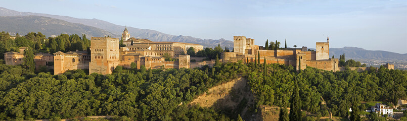 Fototapeta na wymiar Granada - panorama of Alhambra palace and fortress complex.