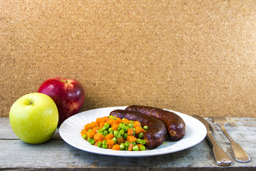 Sausages with vegetables and fruits
