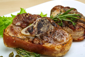 Roasted pork knee