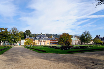 Fototapeta na wymiar Bergpalais mit barockem Lustgarten, Schloss Pillnitz