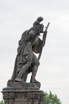 madonna and berrnardo statue on charles bridge