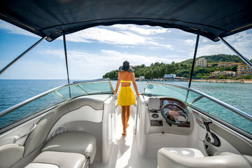 Woman relaxing on the yacht - obrazy, fototapety, plakaty