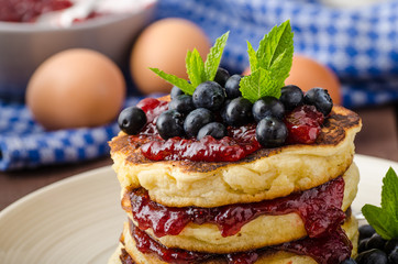 Glutten-free pancakes with jam and blueberries
