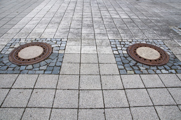 Bilder und Videos suchen: schachtabdeckung