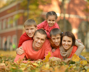Fototapeta premium Family in autumn park
