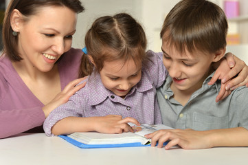 Mom with her children reading 
