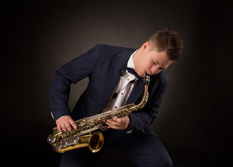 Naklejka premium Saxophonist