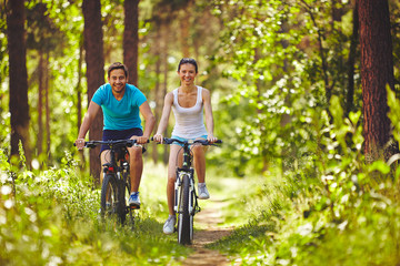 Plakat Couple on bicycles