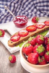 sandwich with strawberry