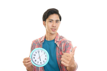 時計を持つ男性