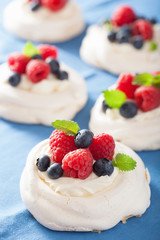 pavlova meringue cake with cream and berry
