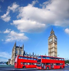 Fototapeta premium Big Ben z autobusami w Londynie