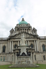 Fototapeta na wymiar Das Rathaus von Belfast in Nordirland.