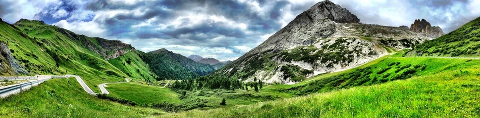 Breathtaking panorama of Italian's Dolomiti Mountains - obrazy, fototapety, plakaty