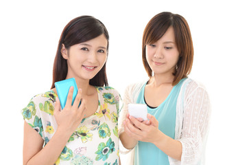 スマートフォンを持つ女性