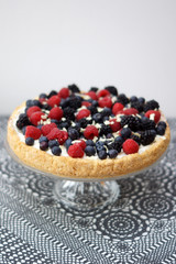 Crostata di frutti di bosco e cioccolato bianco