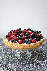 Crostata di frutti di bosco e cioccolato bianco