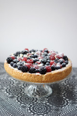 Crostata di frutti di bosco e cioccolato bianco