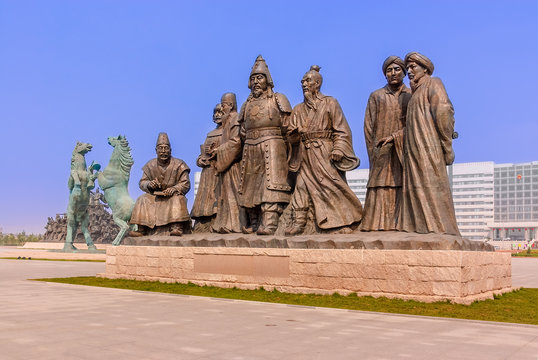 Monumentalstatuen in Ordos, Innere Mongolei