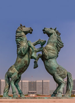 Monumentale Pferdestatue in Ordos, Innere Mongolei