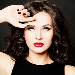 Beautiful Girl Fashion Model. Woman with Make up and Hairstyle