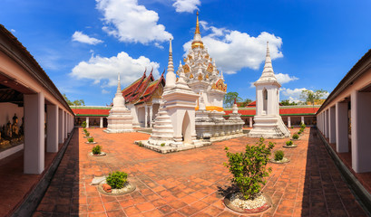Obraz premium Wat Phra Borommathat Chaiya Ratchaworawihan, Surat thani Province, thailand