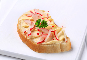 Bread with butter and radish