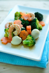 Stir-fried broccoli mixed vegetables , prawn and Quail egg in di