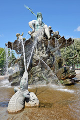 Neptune Fountain- Berlin © Tomasz Warszewski
