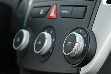 Conditioner and air flow control in a modern car