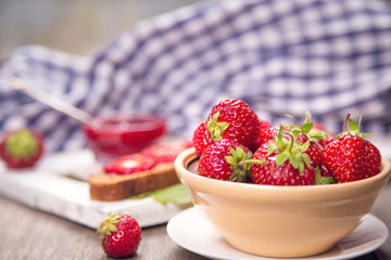 sandwich with strawberry