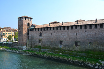 Obraz premium Verona, an ancient castle on the river - Italy