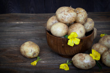 Raw potatoes 