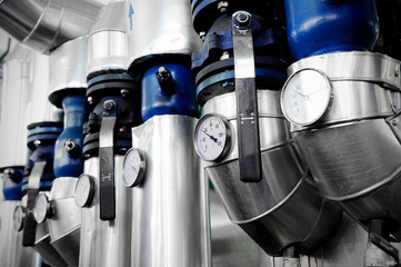 Manometers and heating pipelines