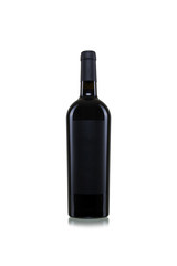 Weinflasche mit freiem Etikett vor weißem Hintergrunf