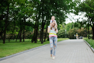 Obraz premium mother carrying a child on her neck