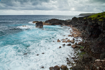 Obraz premium Stormy Ocean Rocky Coast of Hawaii Island
